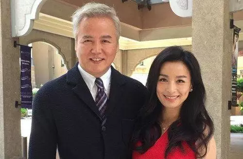 曾是紅極一時的最美瓊瑤女郎,為愛息影遭拋棄,如今獨自撫養兒女