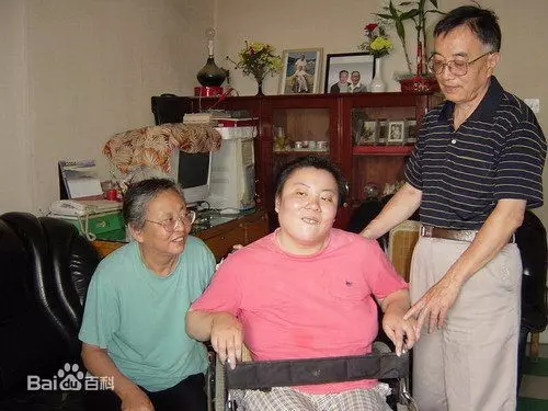 北京清華才女遭忌 疑室友三次下毒 頭髮掉光智商只剩7歲