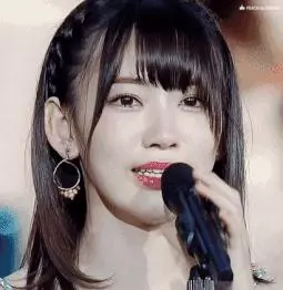 櫻花妹子宮脇咲良韓國出道,換上韓系妝容與時裝不一樣的氣質美
