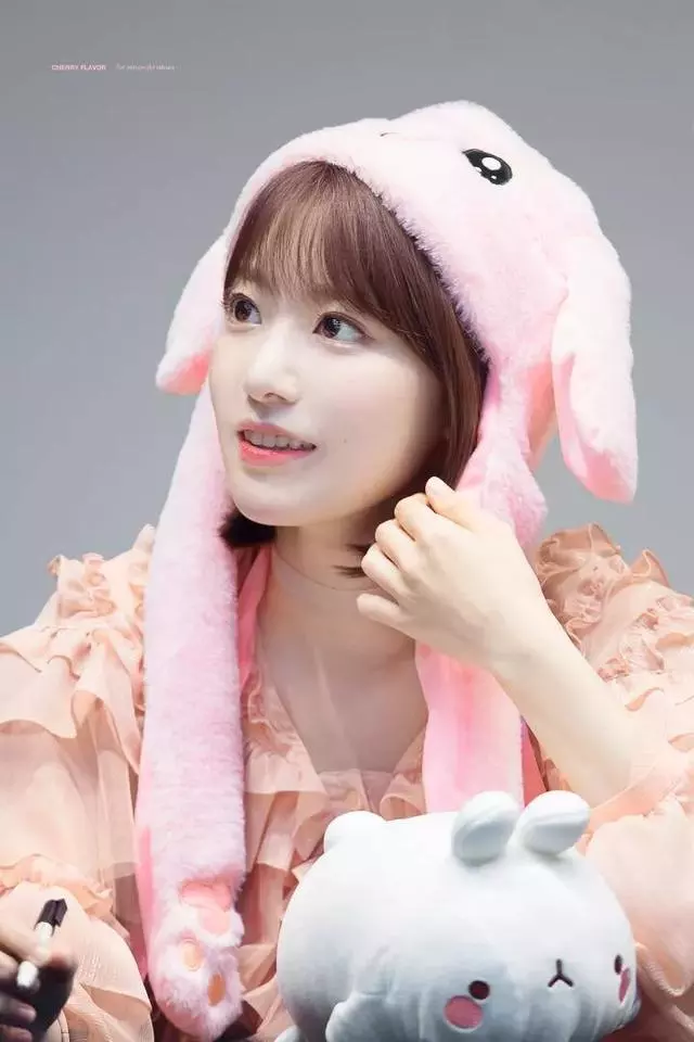櫻花妹子宮脇咲良韓國出道,換上韓系妝容與時裝不一樣的氣質美