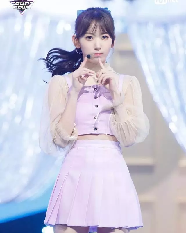 櫻花妹子宮脇咲良韓國出道,換上韓系妝容與時裝不一樣的氣質美