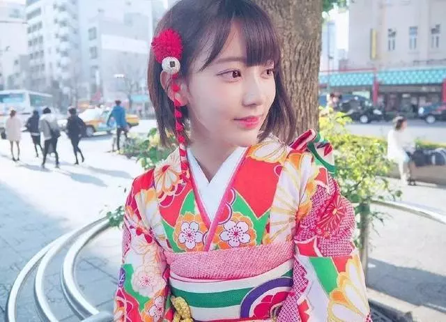 櫻花妹子宮脇咲良韓國出道,換上韓系妝容與時裝不一樣的氣質美