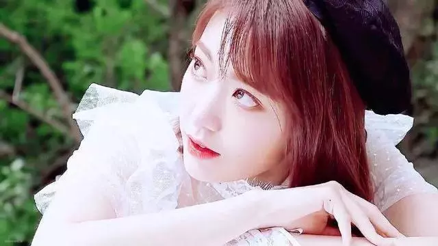櫻花妹子宮脇咲良韓國出道,換上韓系妝容與時裝不一樣的氣質美