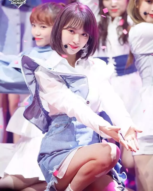 櫻花妹子宮脇咲良韓國出道,換上韓系妝容與時裝不一樣的氣質美