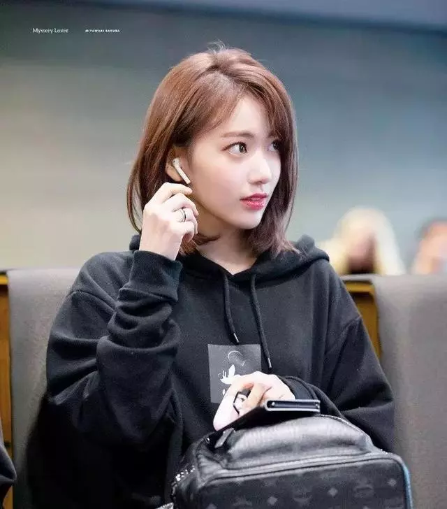 櫻花妹子宮脇咲良韓國出道,換上韓系妝容與時裝不一樣的氣質美