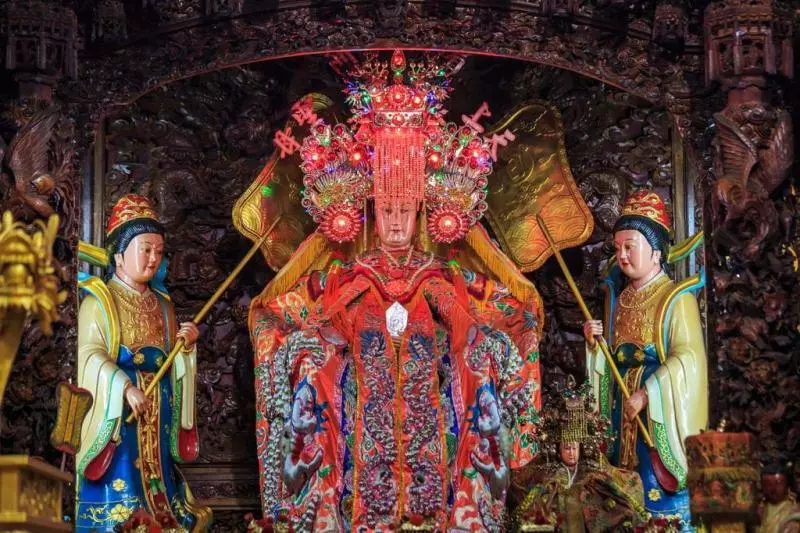 5歲女兒快不行了!母親「淚崩磕頭求媽祖」救孩子 媽祖收當乾女兒「顯靈出手救她」最後真的醒了