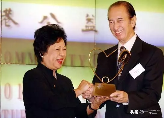 背著妻子愛女星,卻不知道妻子已是家族繼承人,因此錯失千億資產