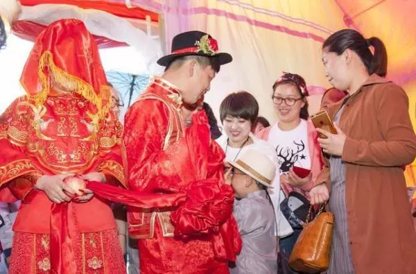 我未婚先孕,婆婆一毛不拔,我笑著答應,第二天她上門求我原諒