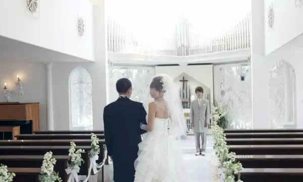 我未婚先孕,婆婆一毛不拔,我笑著答應,第二天她上門求我原諒
