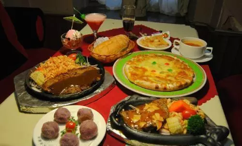 懷孕時老公幫我做飯,婆婆搶過我的碗砸了,一小時後她進了醫院