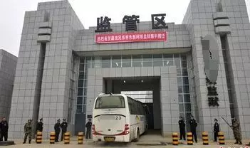 新婚第三天老公被警察帶走,俺懷孕生下孩子,老公出獄後俺蒙住