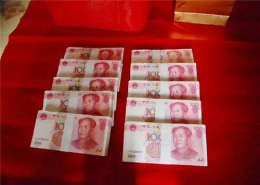 結婚三個月回娘家,弟媳熱情招待我,侄子說句話,我丟下兩千離開
