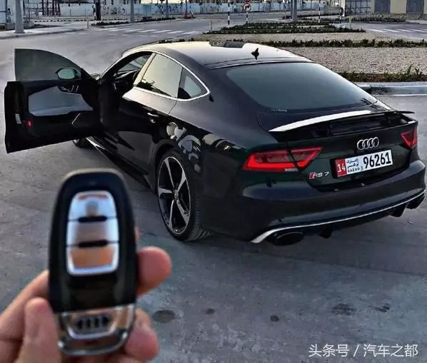 越貴的車，「車鑰匙」就越豪華？看到「法拉利」的鑰匙...我笑了！