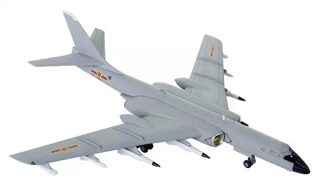 中共海軍新版轟6J亮相 護南海反航母利器
