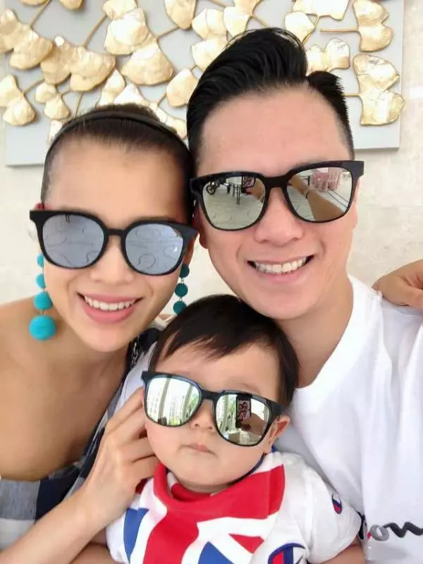 胡杏兒宣布懷二胎後首曬孕肚照,小腹微微隆起,氣質優雅氣色好