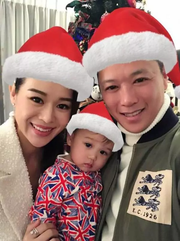 胡杏兒宣布懷二胎後首曬孕肚照,小腹微微隆起,氣質優雅氣色好