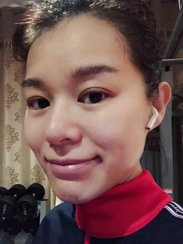胡杏兒宣布懷二胎後首曬孕肚照,小腹微微隆起,氣質優雅氣色好