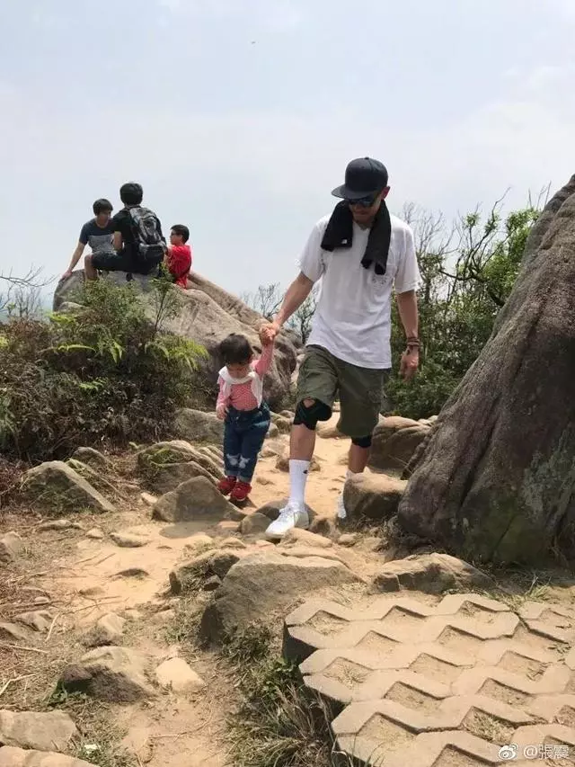 張震為女兒舉辦百人生日宴,沒想到他也是女兒奴啊!