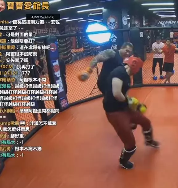 狄鶯要哭了!孫安佐單挑館長完整版... 神速出腳「五分鐘被揍暈」:這腳斷了吧?(影)