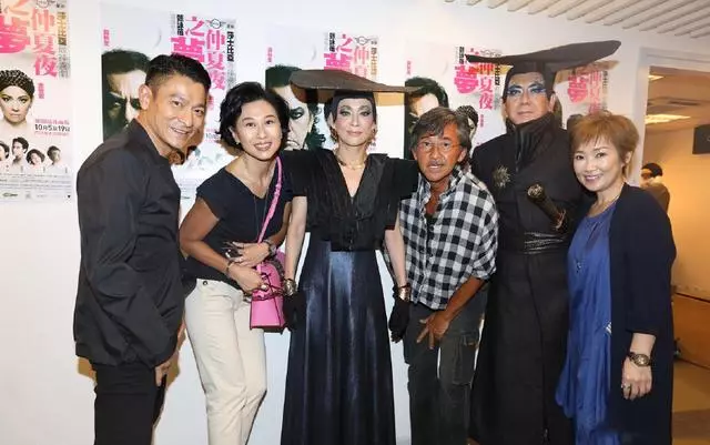 57歲葉倩文全家近照曝光,老公林子祥70仍是活龍,唯一女兒長成這樣!