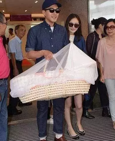 趙麗穎產後3天出院,這才是孕婦真實樣子,與baby、楊冪鮮明對比