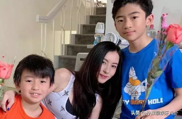 張柏芝發大兒子照片後,謝霆鋒也突然發文,疑似回應舊愛張柏芝!
