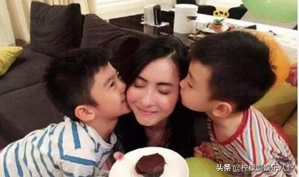 張柏芝發大兒子照片後,謝霆鋒也突然發文,疑似回應舊愛張柏芝!