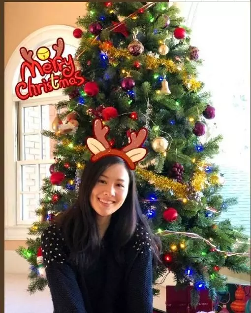 TVB當紅花旦陳法拉,37歲穿睡衣坐飛機,也難以阻擋其自身氣質!