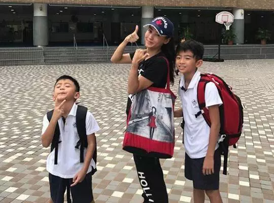 張柏芝罕有曝光大兒子謝振軒新照,11歲高過張柏芝越來越像謝霆鋒