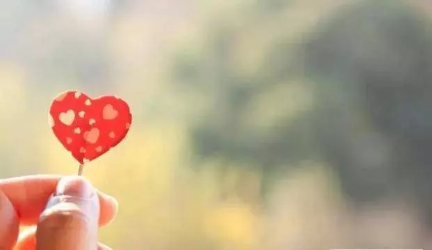 婆婆不停打電話讓老公回鄉拿粽子,我拿到粽子後氣得搬空老家房子