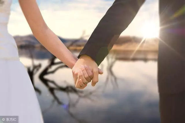 婆婆嫌棄媳婦生了女孩,在醫院破口大罵,護士一開口,傻了