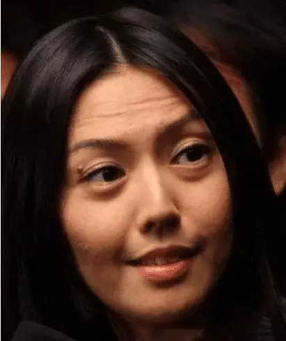 當高顏值女星遇上抬頭紋,一個個都老了10歲,她用劉海了事