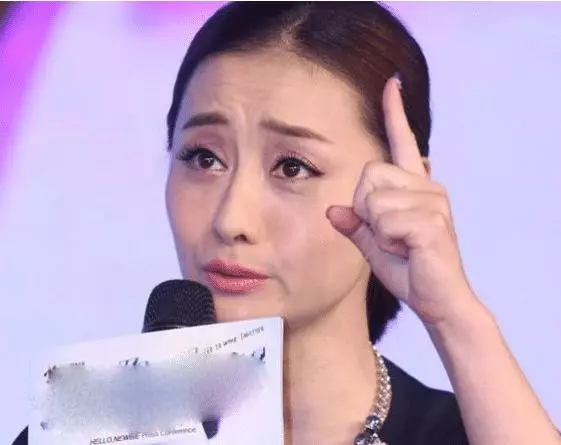 當高顏值女星遇上抬頭紋,一個個都老了10歲,她用劉海了事