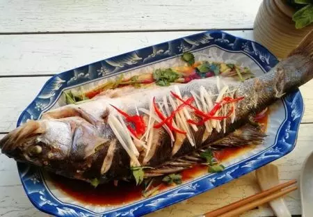 清蒸魚最考功夫!清蒸魚就是要注意這些細節,魚肉就會鮮嫩香甜!