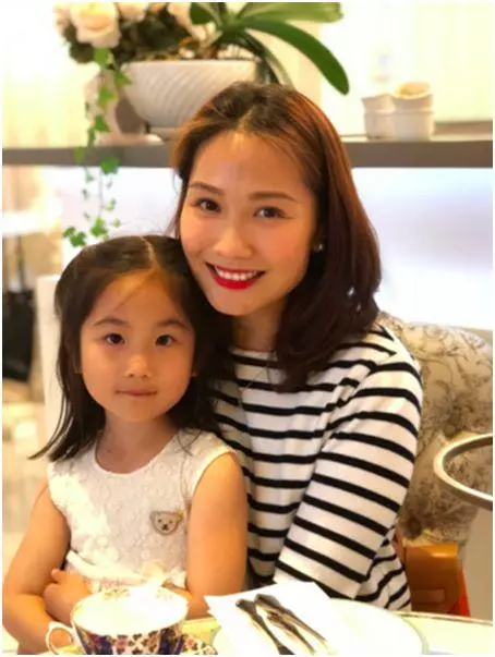 坦言封肚不再生二胎!43歲前港姐婚後息影十年再度亮相TVB引熱議!