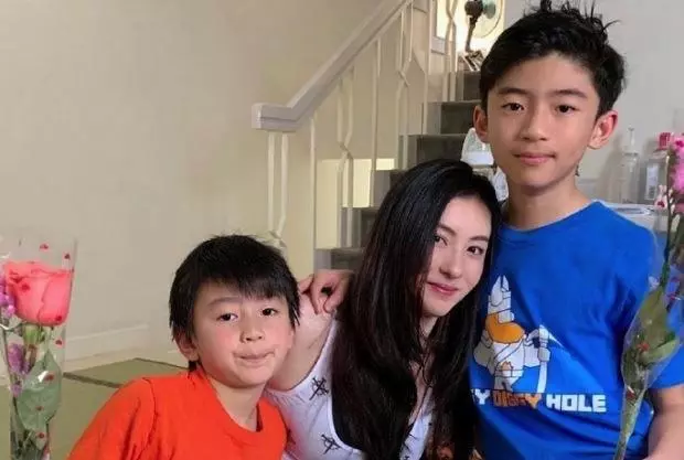 張柏芝8歲二兒子謝振南不如哥哥像父親,卻越來越可愛比哥哥更帥!