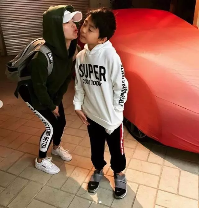 張柏芝8歲二兒子謝振南不如哥哥像父親,卻越來越可愛比哥哥更帥!
