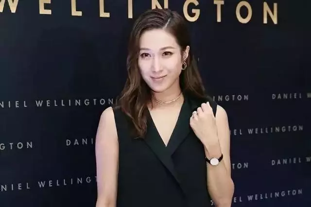 生完二胎扎肚迅速收身!前TVB當家花旦鍾嘉欣曬近照獲激贊~