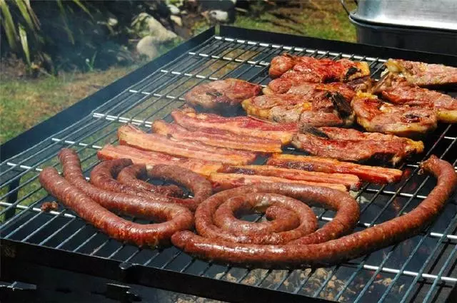 非洲最窮地區「窮到只能吃肉」,為了一把青菜用整車肉去換都願意!