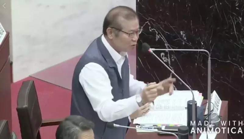 好大官威?高市議長許崑源嗆警:你們自愛點⋯⋯兩支影片,各自表述!