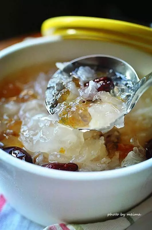經常喝這個,皮膚想不好都很難——「桃膠銀耳羹」