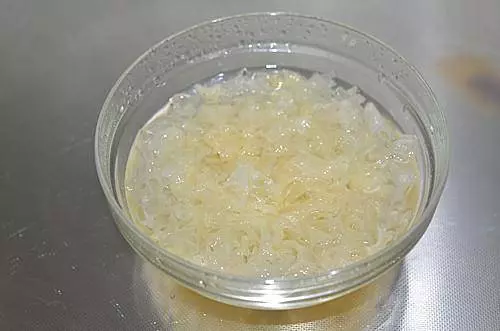 經常喝這個,皮膚想不好都很難——「桃膠銀耳羹」