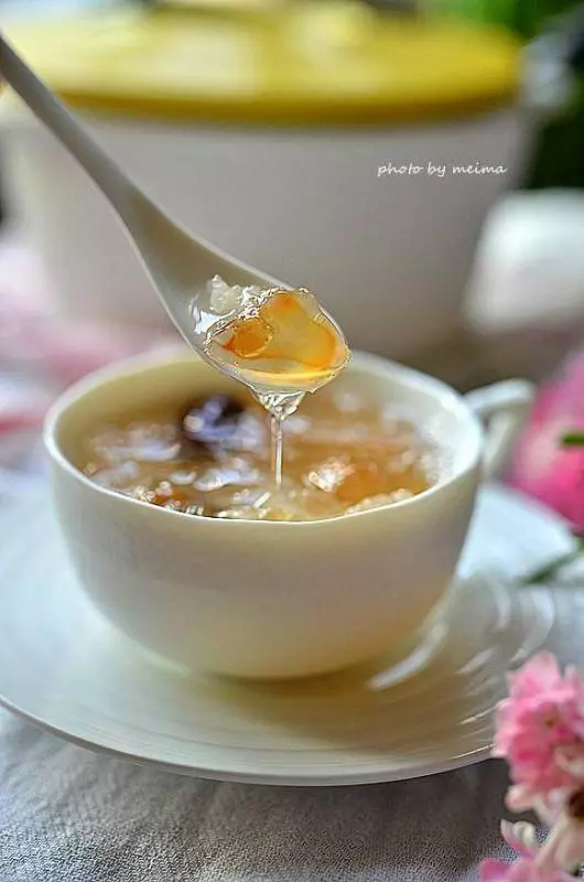 經常喝這個,皮膚想不好都很難——「桃膠銀耳羹」