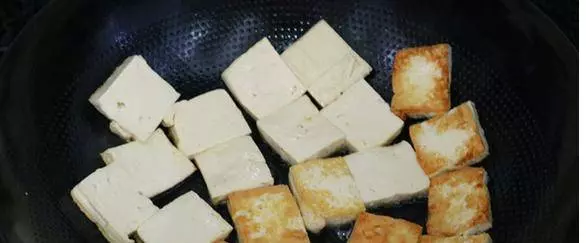 「蒜香豆腐」的做法大全,手把手教你怎樣煎豆腐既不粘鍋又好吃