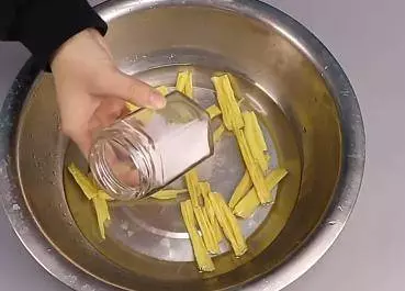 泡腐竹 切記不可只用水 廚房達人教我獨門訣竅 泡的又軟又嫩滑