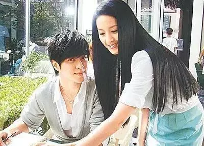昆凌素顏讓大家搖頭,但周杰倫這個前女友才是最美!如今「她」懷孕生子…孩子的模樣讓大家都震撼了…
