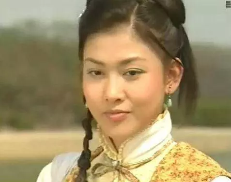 看似三胞胎姐妹的女星,越看越分不清!