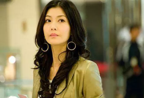 看似三胞胎姐妹的女星,越看越分不清!