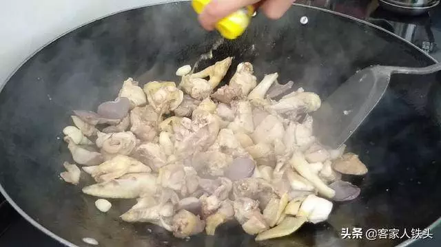 燜雞肉時加上它簡單一做,好吃又下飯,拌汁都能吃下三碗飯,真香!!!