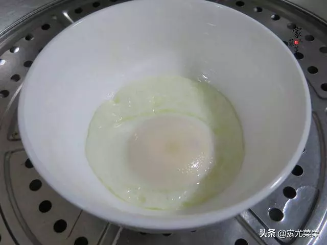 煮荷包蛋總是散開有白沫?牢記3個訣竅,荷包蛋完整滑嫩不粘鍋!